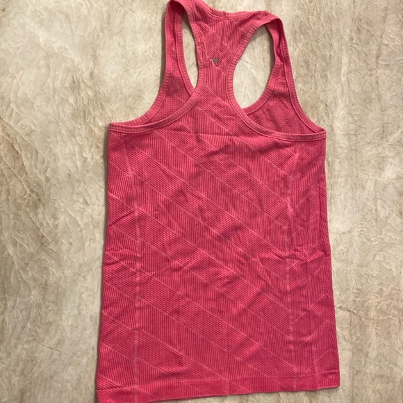 Lululemon pink active tank - Picture 4 of 5